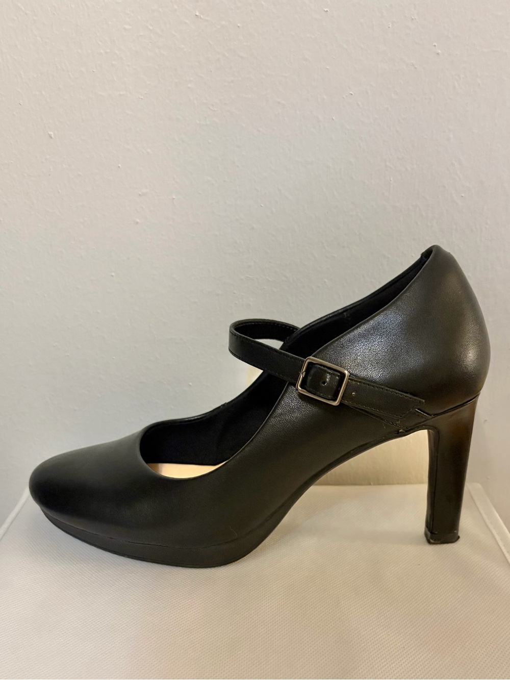 Clarks Collection Black Leather Buckled Mary Jane 3in Heels Women's Size 8